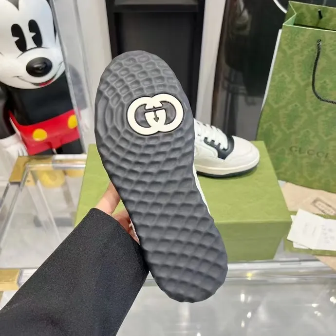 👟👟Ex-factory price 520👟👟 Women's shoes, women's clothing, men's size +10 Gucci Gucci 2023 latest hot model MAC80 sports shoes, couple style, casual, retro, old, dirty shoes, small dirty shoes, white shoes, original purchase, development, production, Gucci MAC80 new hot model series. The exquisite and compact interlocking double G logo romantically interprets the aesthetic concept of this series. Made of off-white leather, retro inspiration is cleverly integrated into the design of sports shoes, reinterpreting the brand logo. Fabric: Original custom-made imported first-layer cowhide. Lining: Original custom-made imported breathable mesh lining. Outsole: Original molded two-color T👟👟factory price U outsole. Bottom thickness: 3CM. Size: women's 35-40 / men's 39-45.